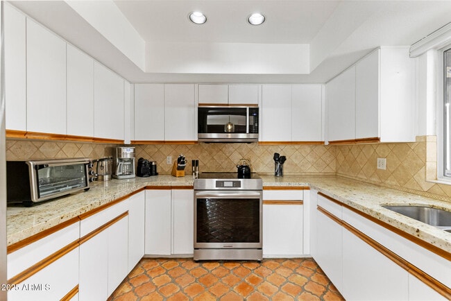Building Photo - 6815 N 73rd St