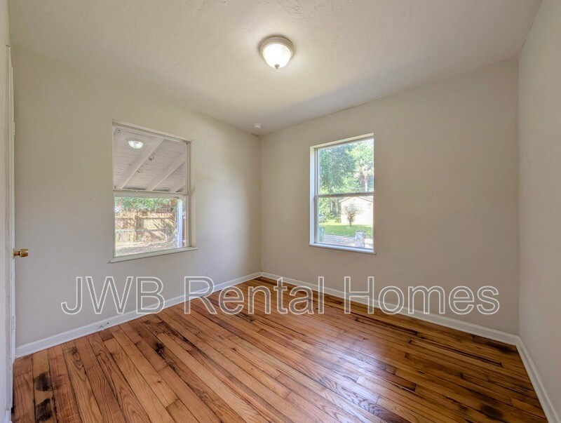 Building Photo - 5256 Sunderland Rd