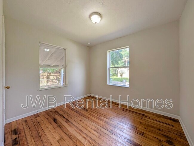Building Photo - 5256 Sunderland Rd