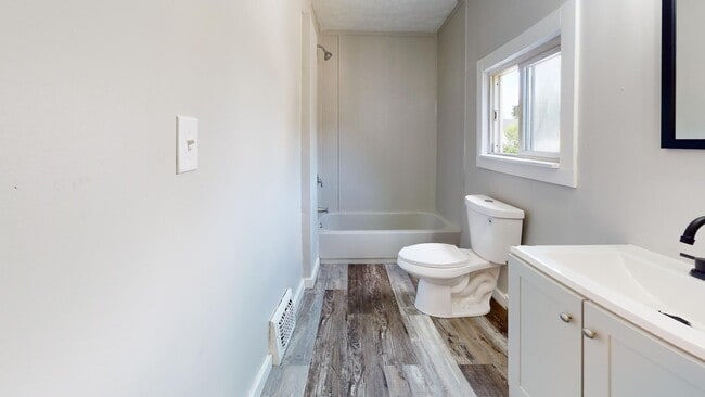 Building Photo - Old Brooklyn - 3 Bedroom Single Family Home