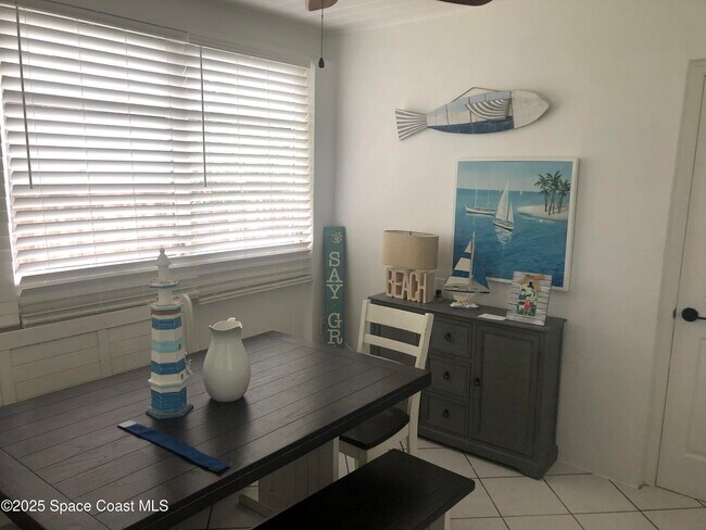 Building Photo - 325 Bellaire Dr