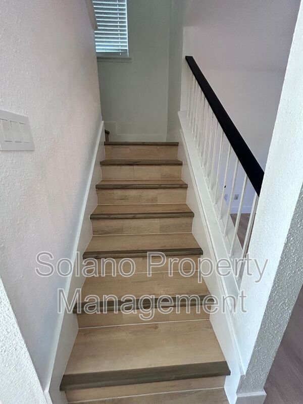 Building Photo - 1970 Grande Cir