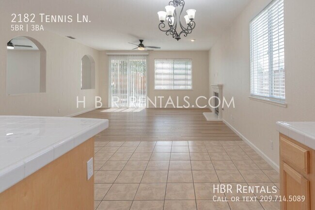 Building Photo - 2182 Tennis Ln