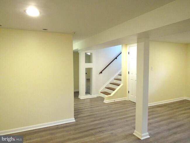 Building Photo - 5515 Helmont Dr