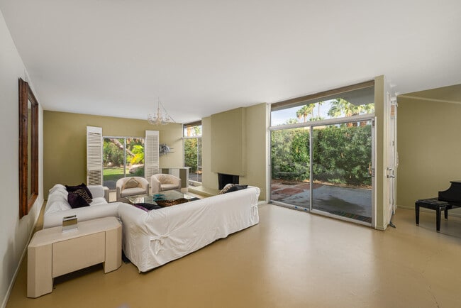 Building Photo - 866 N Topaz Cir