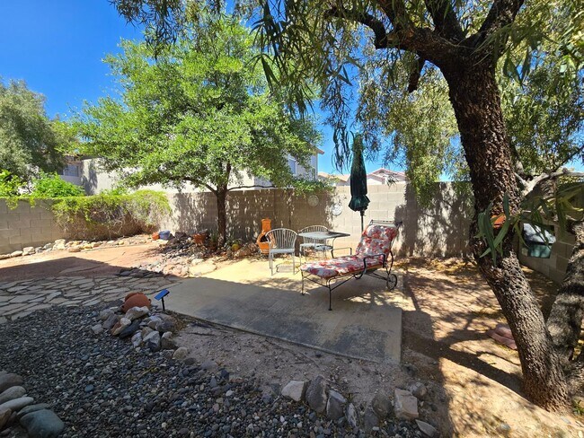 Building Photo - A FABULOUS 3 Bedroom home in desirable Silverado Ranch!