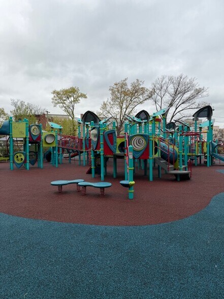 Building Photo - 44 Charles St