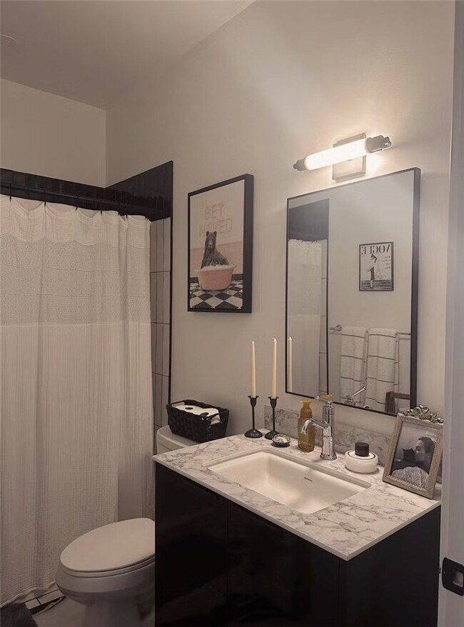 Building Photo - 30 W Broad St