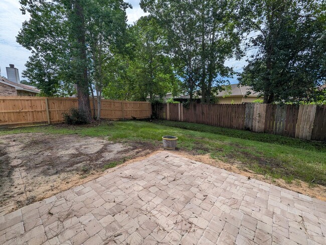 Building Photo - 1625 Campbell Dr N