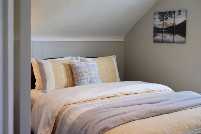 Building Photo - 3576 Portage Point Blvd