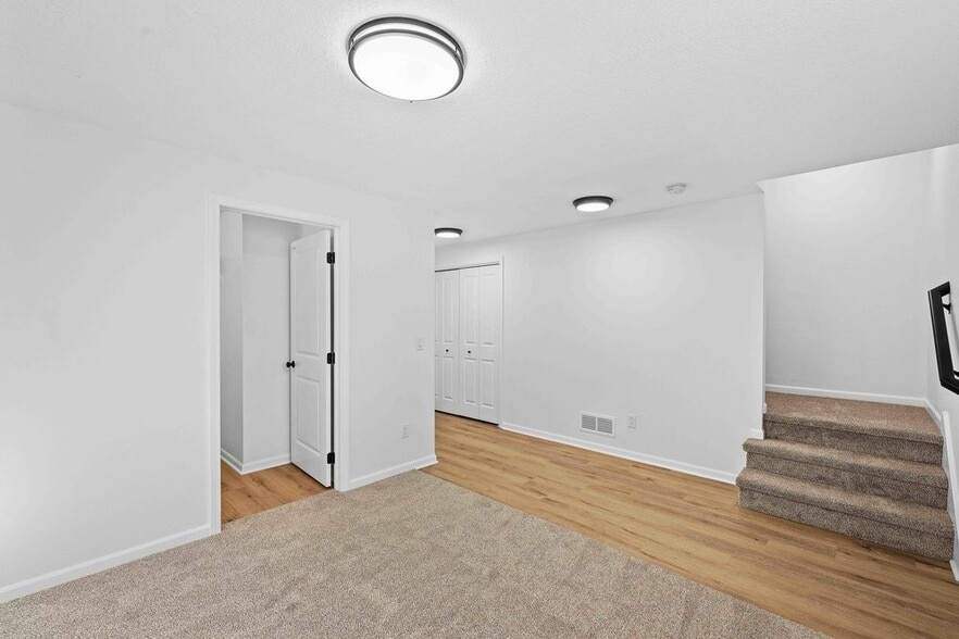 Building Photo - 207 SE Booth Ave