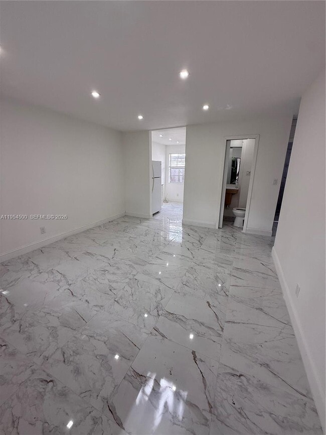 Building Photo - 505 N 24th Ave