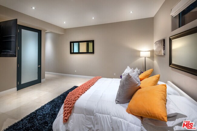 Building Photo - 4533 Estrondo Dr