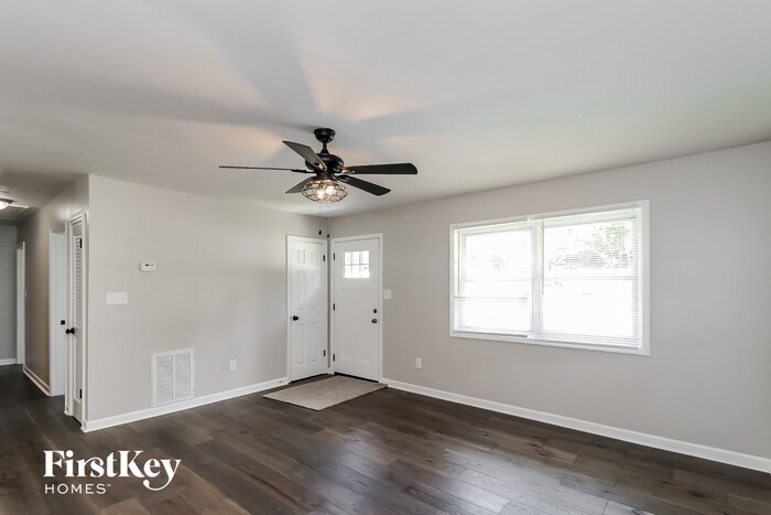 Building Photo - 208 Colonial Hills Rd