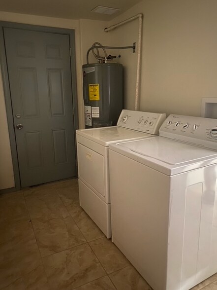 Building Photo - 525 W Nebraska St