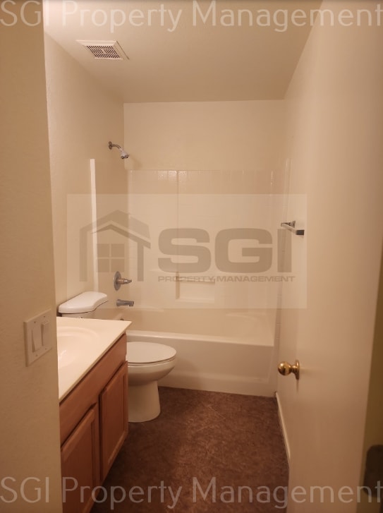 Building Photo - 2016 E Bluefield Ave