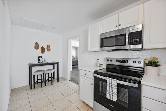 Building Photo - 417 Chamberlin Dr