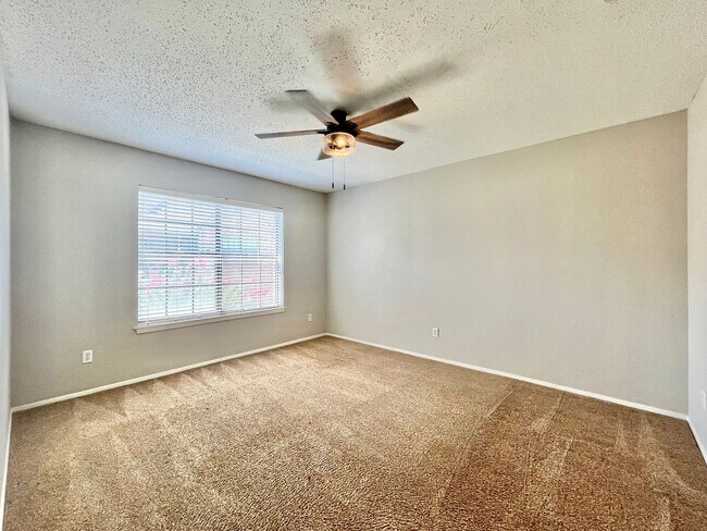 Building Photo - 400 W South Town Dr