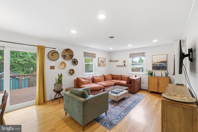 Building Photo - 8007 Wildwood Dr