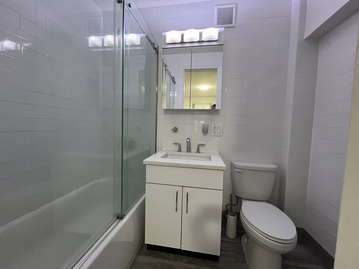 Building Photo - 96 Fifth Avenue