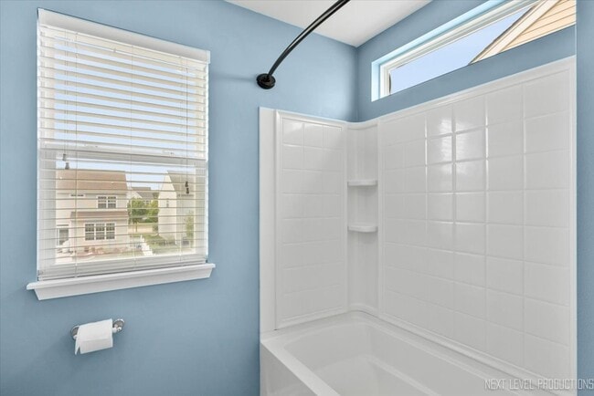 Building Photo - 5734 Oak Ridge Way