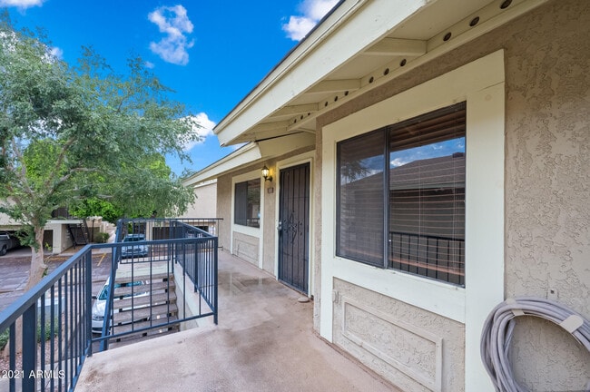 Building Photo - 1262 N 84th Pl