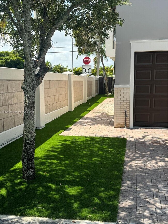 Building Photo - 10400 NW 58th Terrace