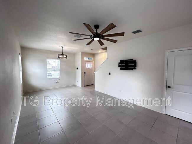 Building Photo - 379 Annies Pl