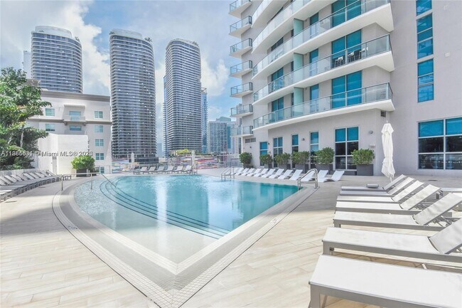 Building Photo - 1100 S Miami Ave