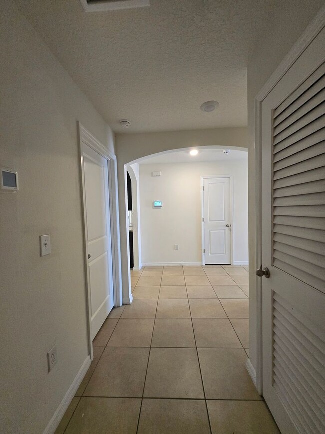 Building Photo - 4  bedroom 2 bath Home for Rent  in the He...