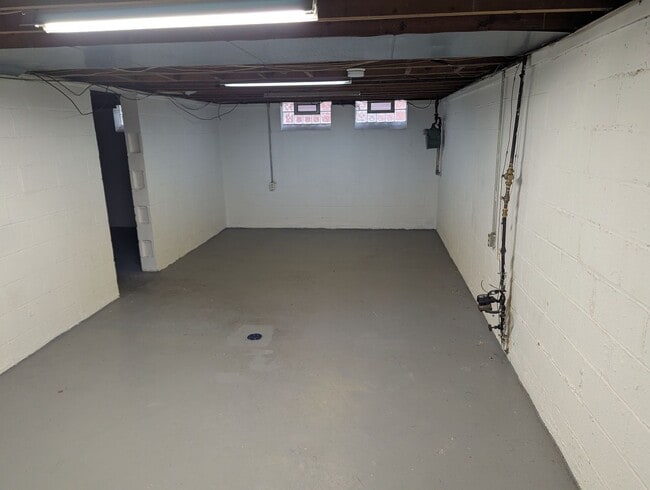 Building Photo - Charming 3-Bedroom Property in Prime Location
