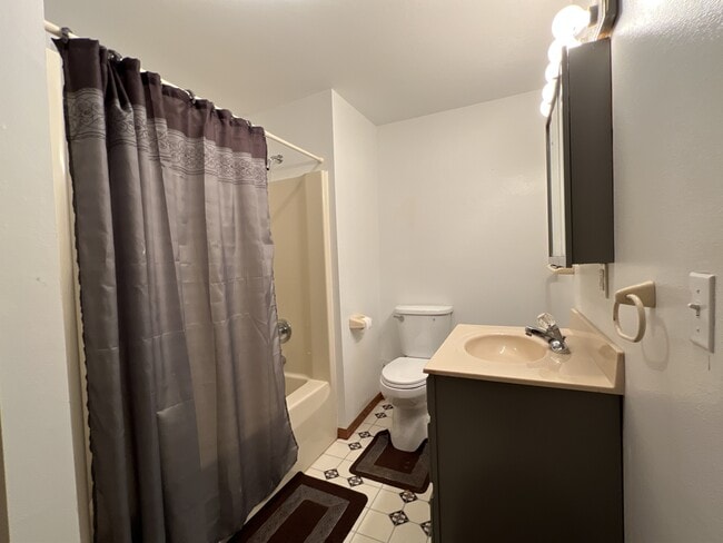 Building Photo - 4563 Camelot Dr
