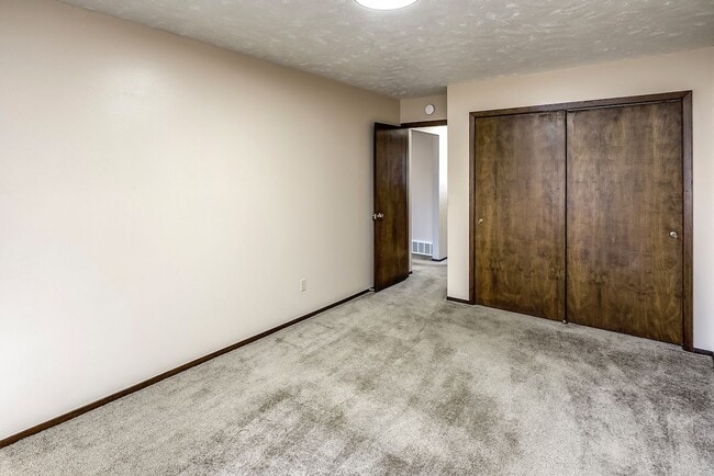 Building Photo - Spacious 2-Bed and 1-Bath Apartment!