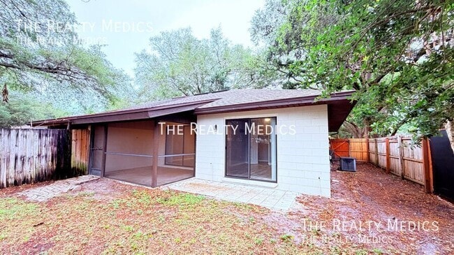 Building Photo - 7909 Richwood Dr