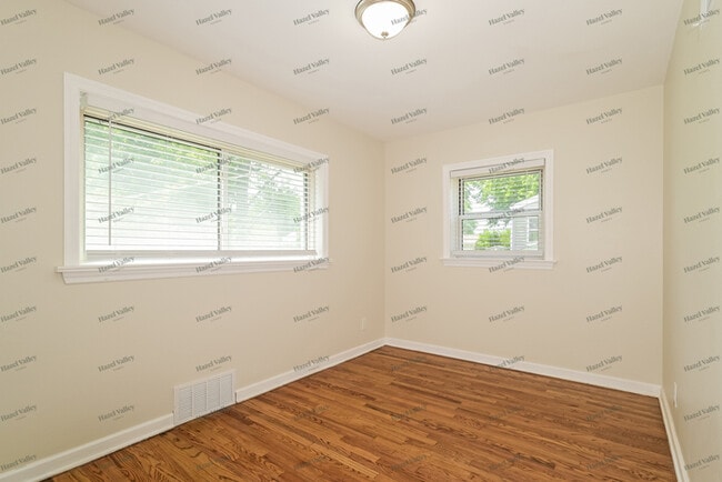 Building Photo - 40 St Walter Ln