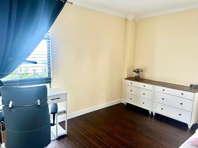 Building Photo - 20335 W Country Club Dr
