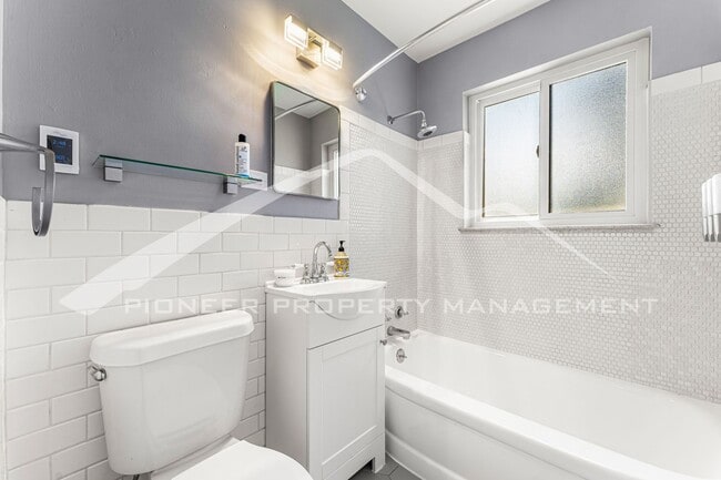 Building Photo - Charming Updated home with Garage and Cent...