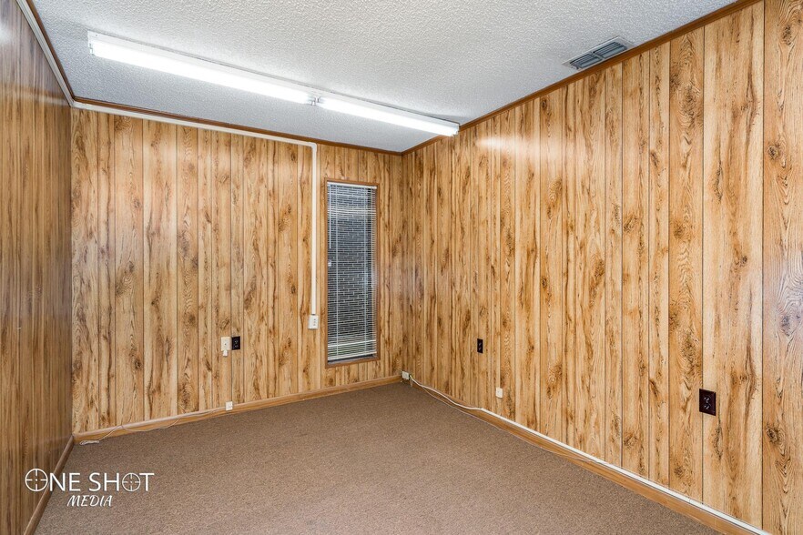 Building Photo - 216 Oak St