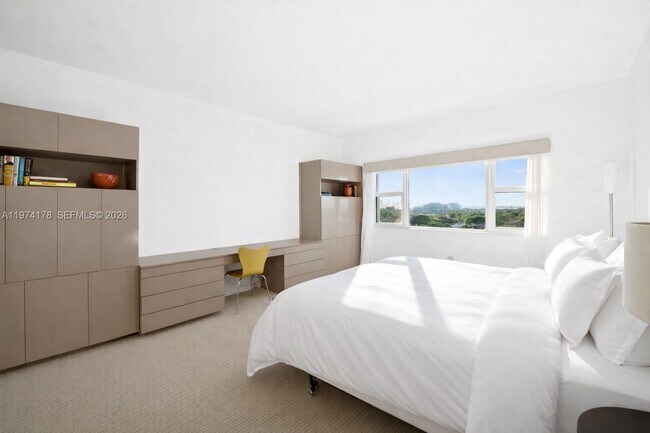 Building Photo - 4925 Collins Ave