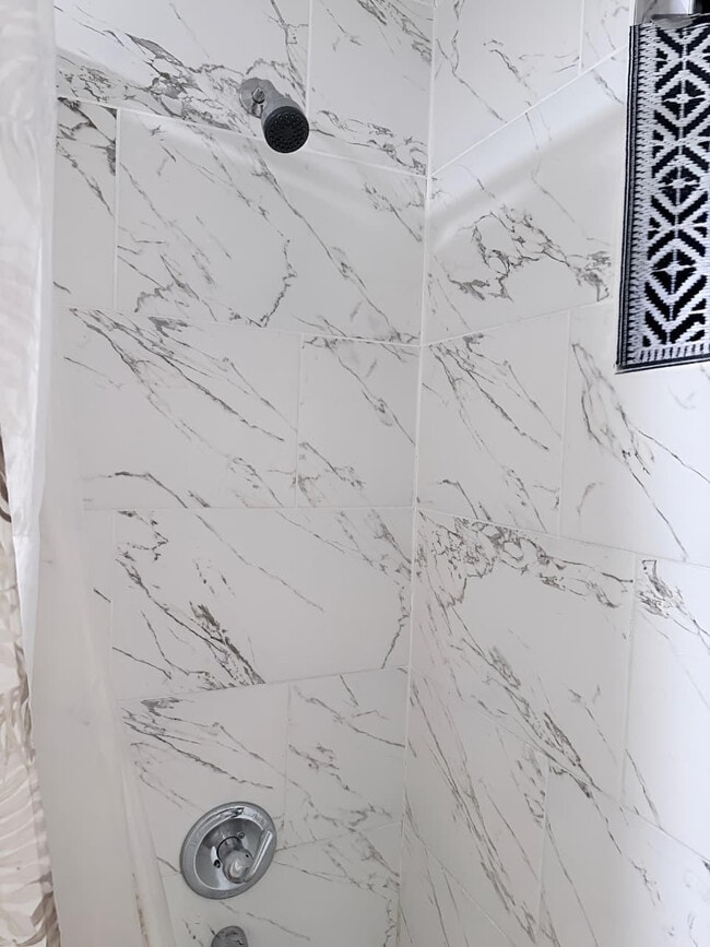 Building Photo - 2801 Riverside Dr