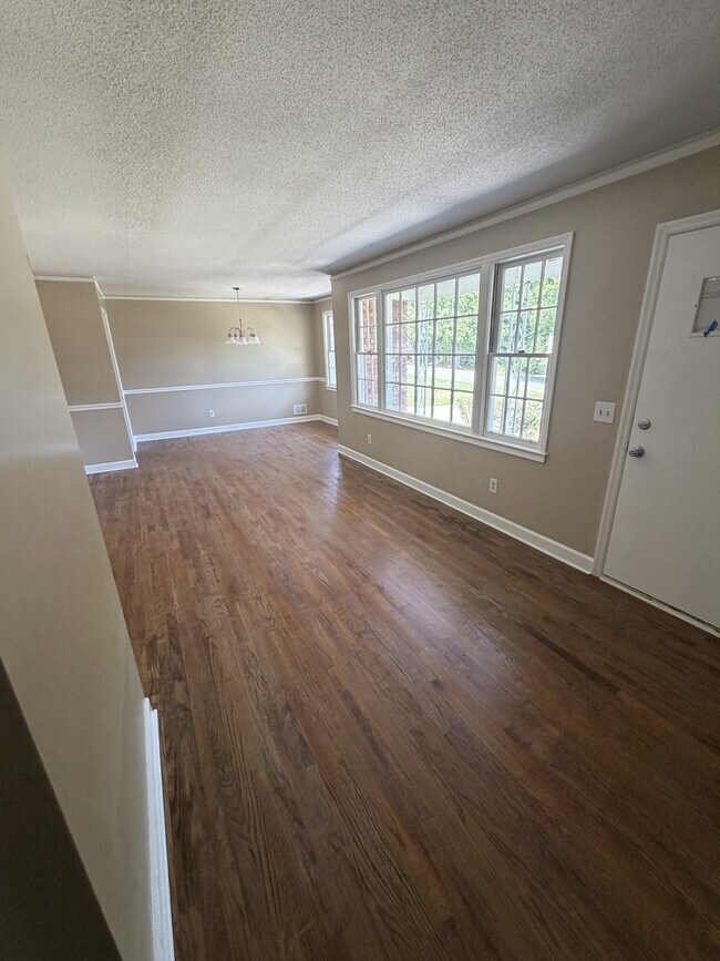 Building Photo - 3208 Downes Grove Rd