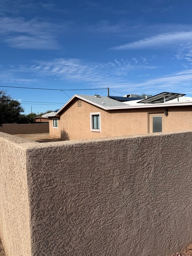 Building Photo - 7234 E Beverly Dr