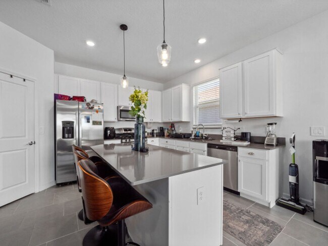 Building Photo - Listing Agent: Jose Solis, La Rosa Lake No...