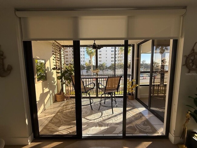 Building Photo - 11 Sunset Dr