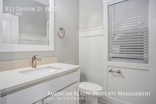 Building Photo - 813 Dayton St SW