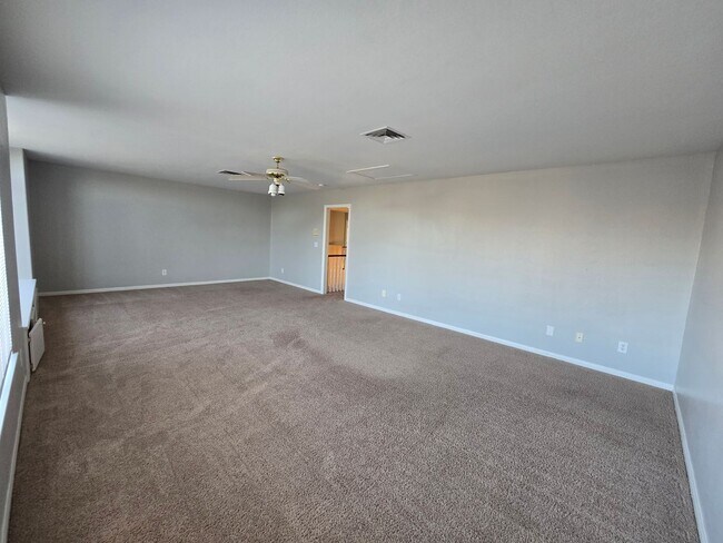 Building Photo - 6325 N Juliano Rd