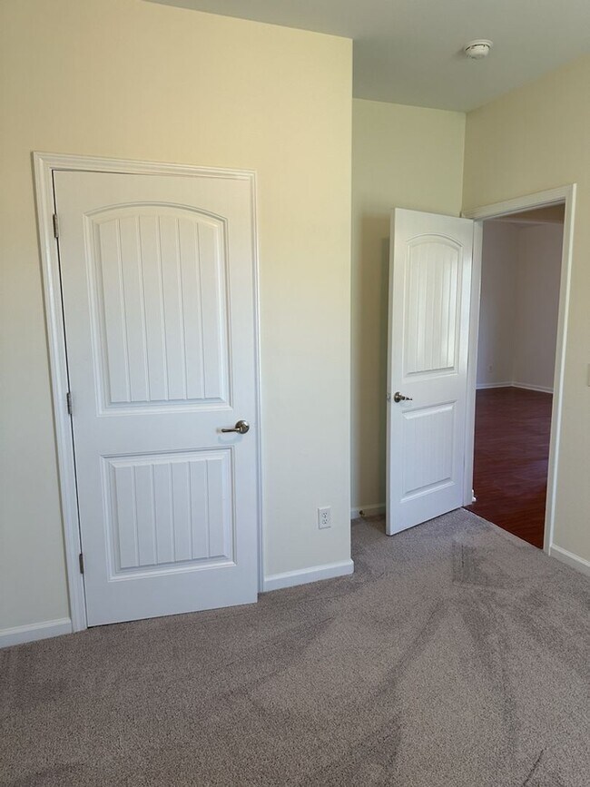 Building Photo - 20 Wesleyan Dr