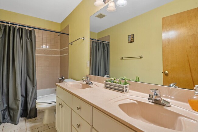 Building Photo - 254 Hunters Trail