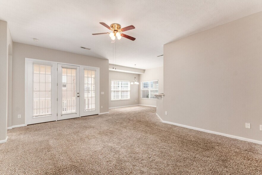 Building Photo - 560 Redwood Ln