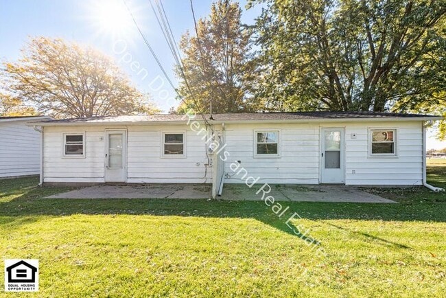 Building Photo - 701 Lake Ave